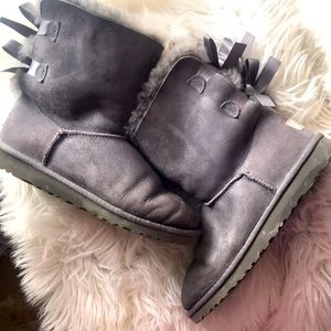 UGG Suede Boots Sheepskin With Ribbon bows Gray Youth Size 4